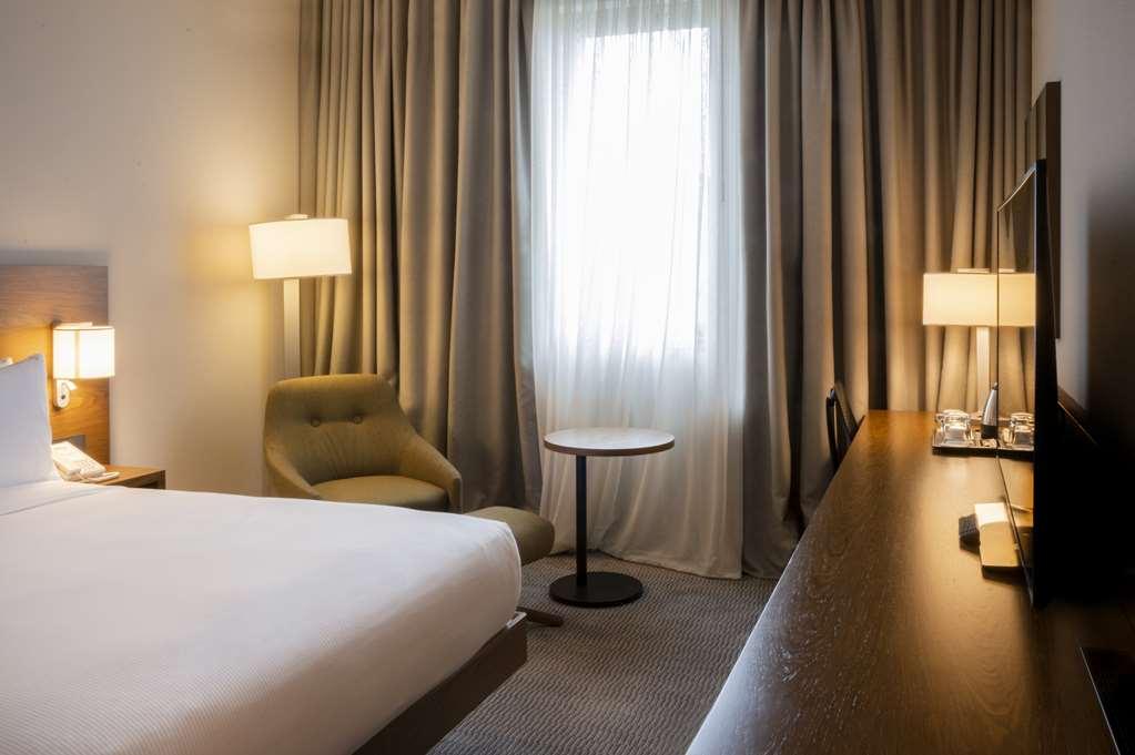 Hilton Garden Inn Tbilisi Chavchavadze Værelse billede